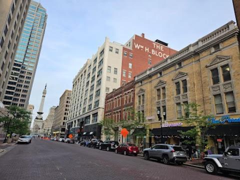 Free Parking! Downtown King Suite Lucas Oil- Conv Center Skywalk#1 Индианаполис Экстерьер фото