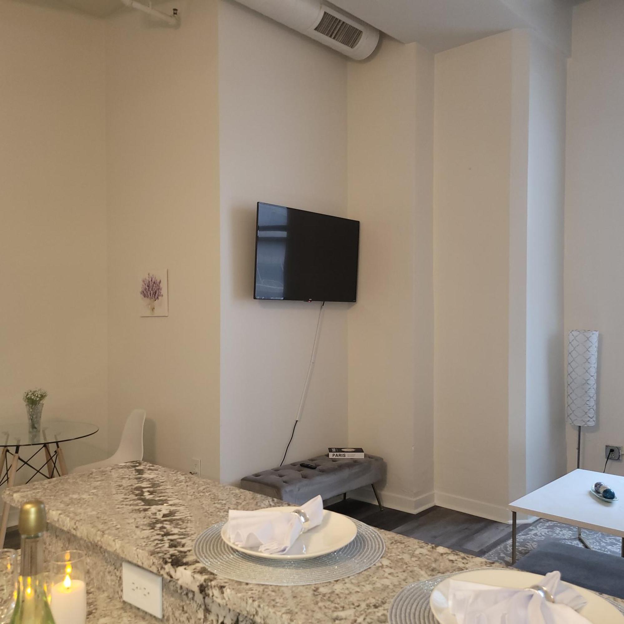 Free Parking! Downtown King Suite Lucas Oil- Conv Center Skywalk#1 Индианаполис Экстерьер фото